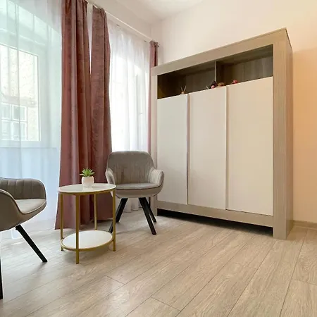 Evu Long Street Brasov