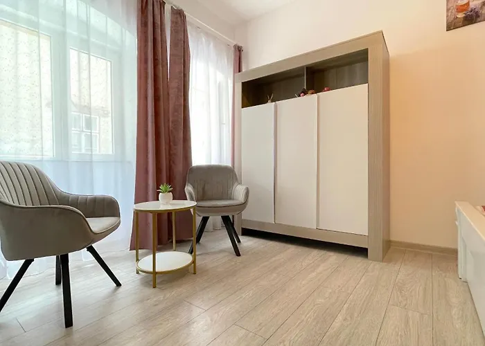 Evu Long Street Брашов