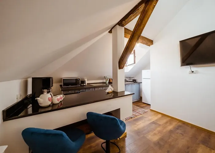 Evu Long Street Апартаменти *